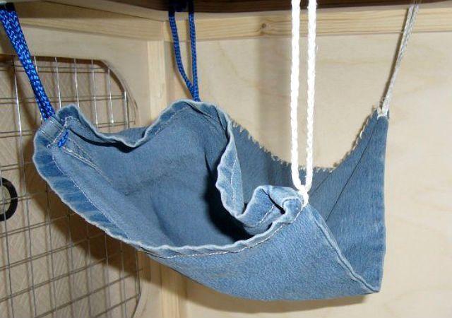 Гамак для крысы из джинсов